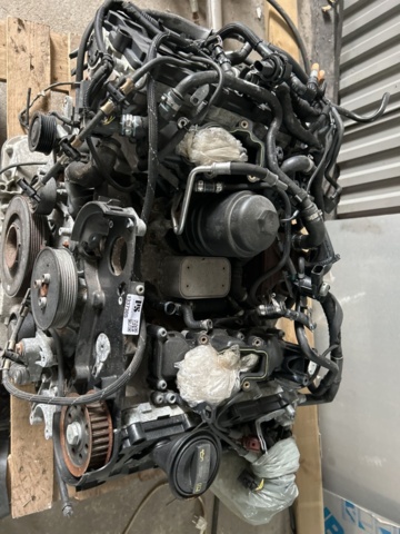 1337305-3 Car engine Audi V6