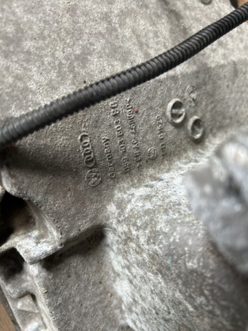 1337305-4 Car engine Audi V6