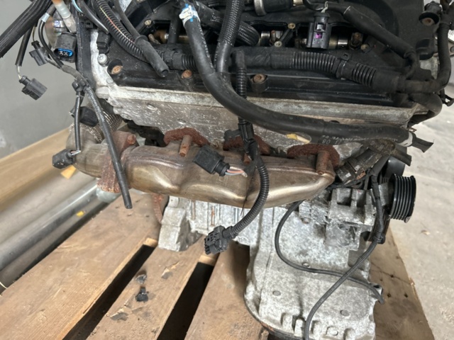 1337305-5 Car engine Audi V6