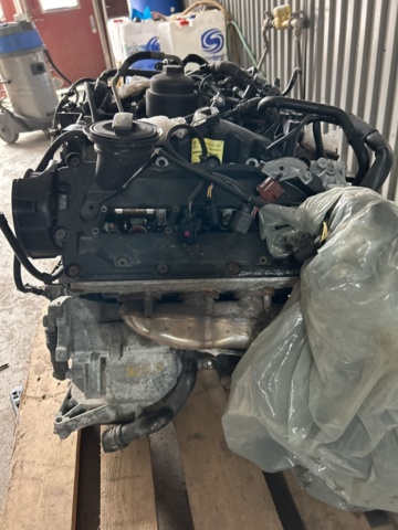 1337305-6 Car engine Audi V6