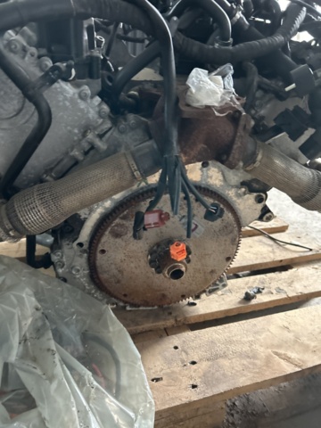 1337305-7 Car engine Audi V6