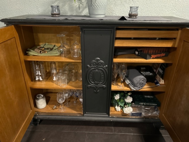 1315866-5 Wooden cabinets 4 pcs with contents and older wooden chest