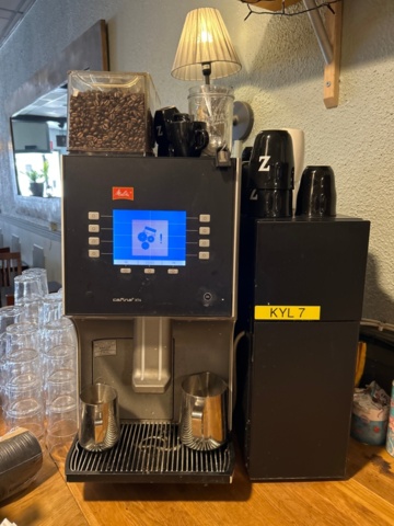 1315871-1 Coffee machine Melitta Cafina XT4 with milk cooler