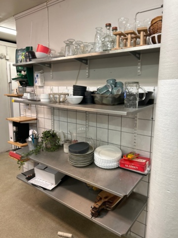 1315875-2 Stainless steel shelves 7pcs, coffee maker, lamps, cutlery, china