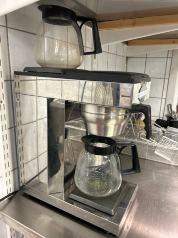 1315875-3 Stainless steel shelves 7pcs, coffee maker, lamps, cutlery, china