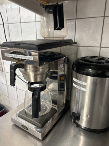 1315875-4 Stainless steel shelves 7pcs, coffee maker, lamps, cutlery, china