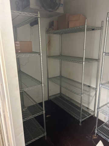 1315888-3 Warehouse shelves mixed dimensions, no contents