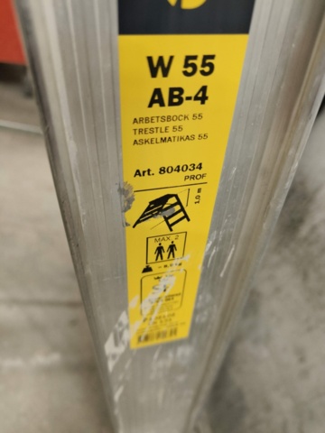 1331067-4 Two Wibe stepladders