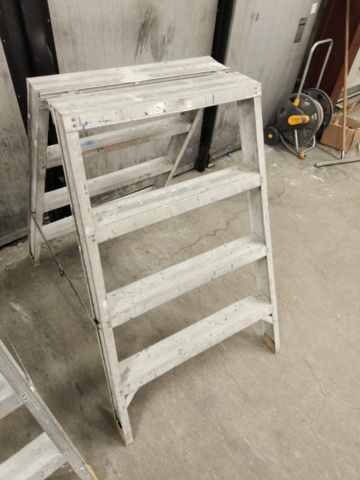 1331067-5 Two Wibe stepladders