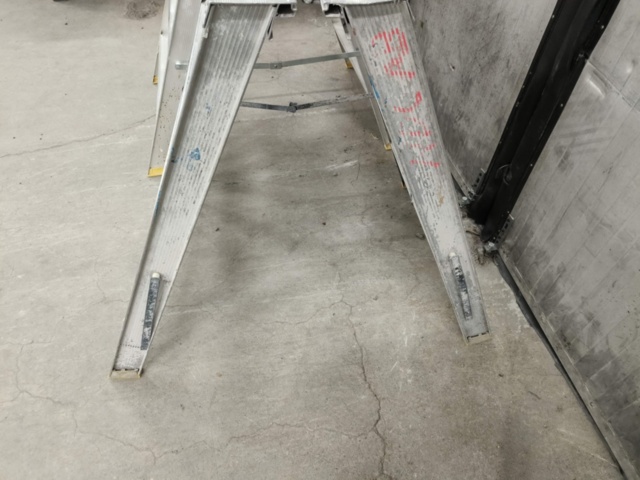 1331067-6 Two Wibe stepladders