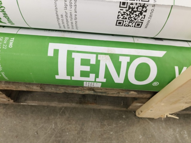 1331094-4 Party with windbreak cardboard