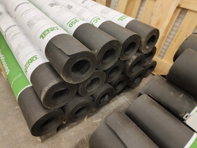 1331094-6 Party with windbreak cardboard