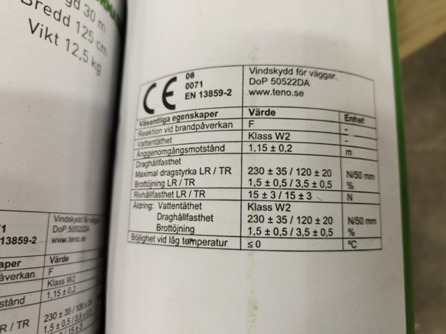 1331094-7 Party with windbreak cardboard