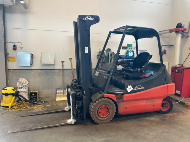 1316736-4 Linde E30/02 forklift
