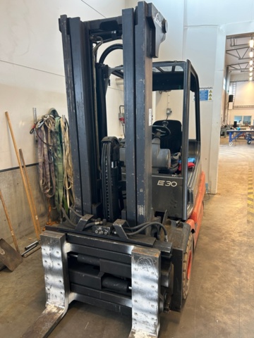 1316736-8 Linde E30/02 forklift