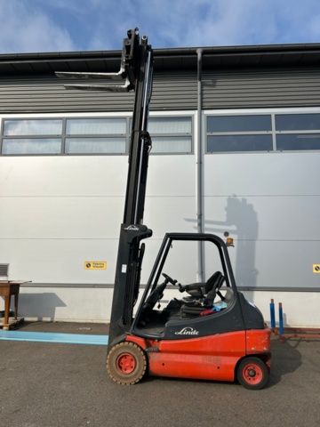 1316736-19 Linde E30/02 forklift