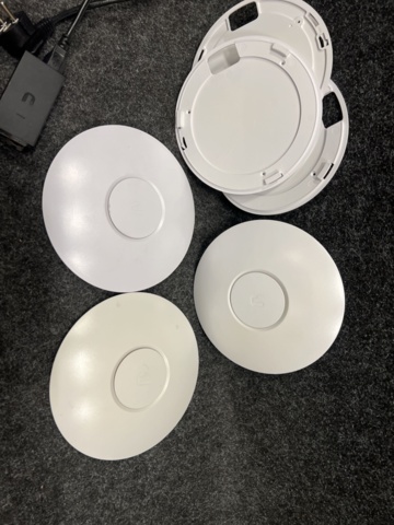 1338648-2 3 access points Unifi AP-LR