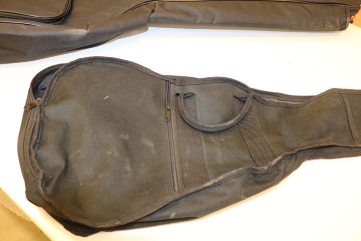 1300543-2 Discarded Guitar case, etc. Discarded