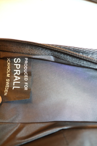 1300543-6 Discarded Guitar case, etc. Discarded