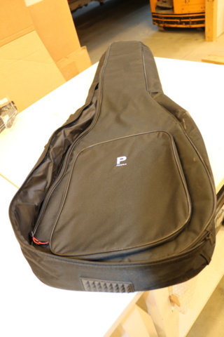 1300543-7 Discarded Guitar case, etc. Discarded