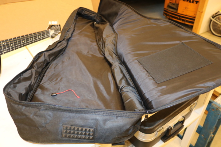 1300543-9 Discarded Guitar case, etc. Discarded