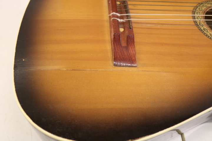 1300543-15 Discarded Guitar case, etc. Discarded