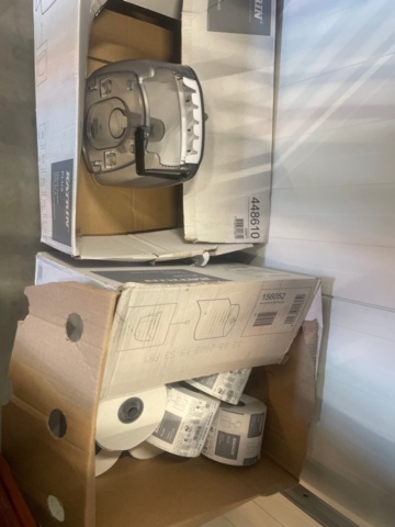 1315910-3 Storage shelf 3 sections with contents