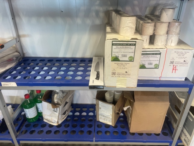 1315910-4 Storage shelf 3 sections with contents