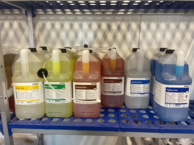 1315910-5 Storage shelf 3 sections with contents