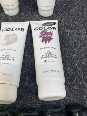 1345165-10 Assortment of hair care products etc.