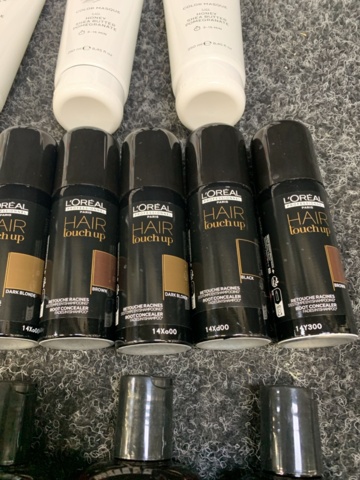 1345165-14 Assortment of hair care products etc.