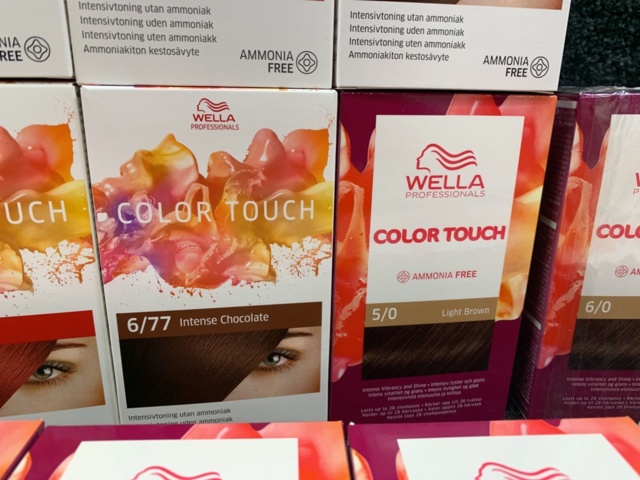 1345167-5 Assortment of hair care products etc. Wella