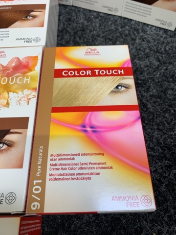 1345167-10 Assortment of hair care products etc. Wella