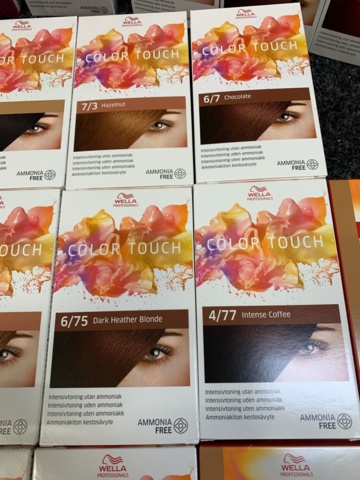 1345167-11 Assortment of hair care products etc. Wella