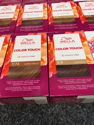 1345167-16 Assortment of hair care products etc. Wella