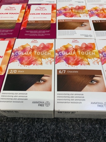 1345167-17 Assortment of hair care products etc. Wella