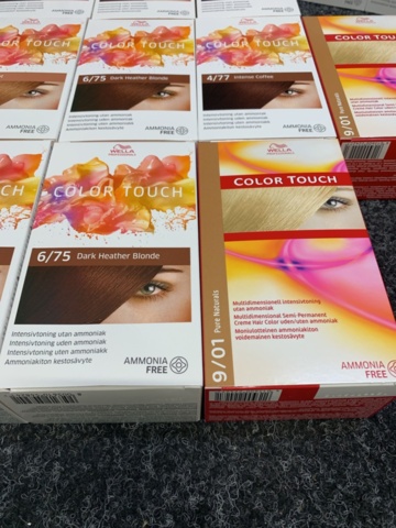 1345167-18 Assortment of hair care products etc. Wella