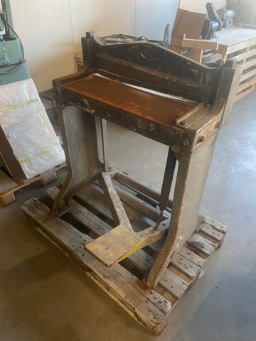 1315915-2 Cutting machine Thomas, older sheet metal shears