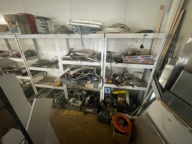 1315918-3 Everything in the loft