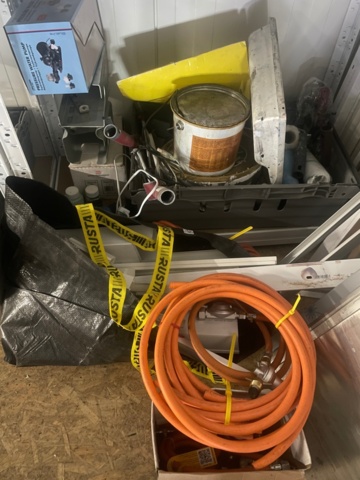 1315918-6 Everything in the loft