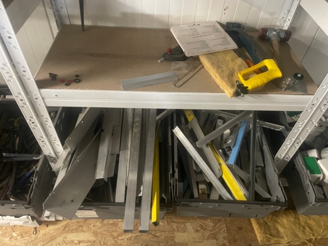 1315918-7 Everything in the loft