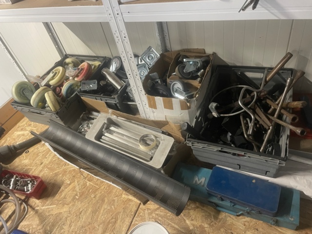 1315918-8 Everything in the loft