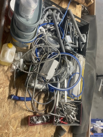 1315918-10 Everything in the loft