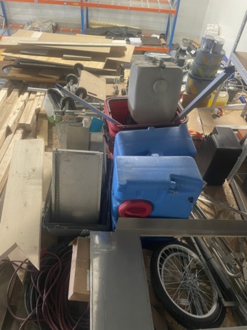 1315918-11 Everything in the loft