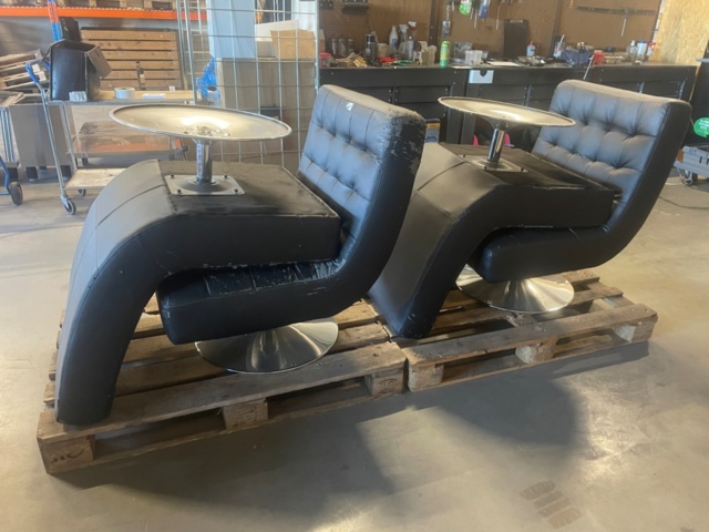 1315919-1 Armchairs 4 worn, plastic shelves 1 pallet