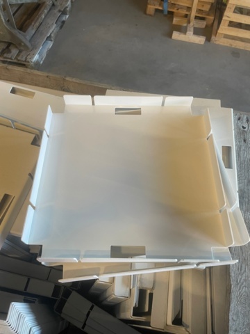 1315919-5 Armchairs 4 worn, plastic shelves 1 pallet