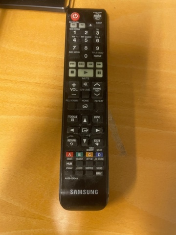 1315923-5 TV Samsung LE 406 40 inch with remote control