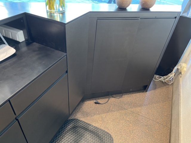 1303604-17 Reception desk