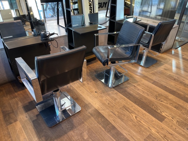 1303607-7 Hairdressing station x3 places