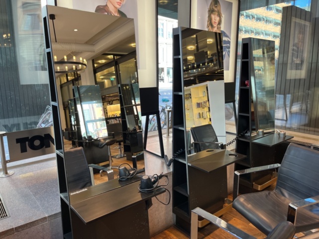 1303607-2 Hairdressing station x3 places